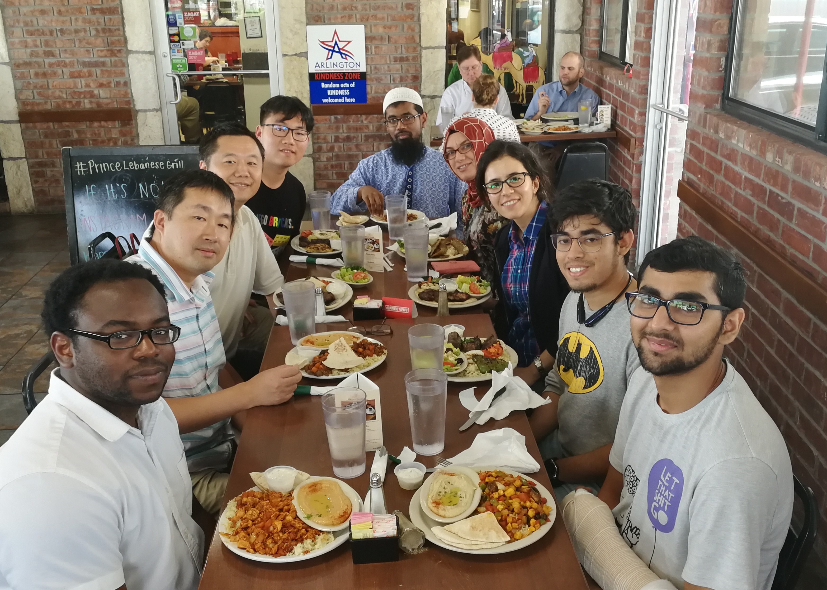 Prof. Qili Zhu and his student from Shanghai Jiaotong University, stopping by today before their connection flight to Santa Fe for attending COLING (Aug. 2018)